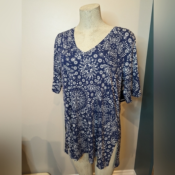 Torrid Favorite Tunic Super Soft blue V-Neck Tee Size 1x - Picture 8 of 11